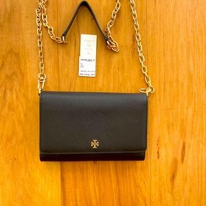 Tory Burch Robinson chain wallet black